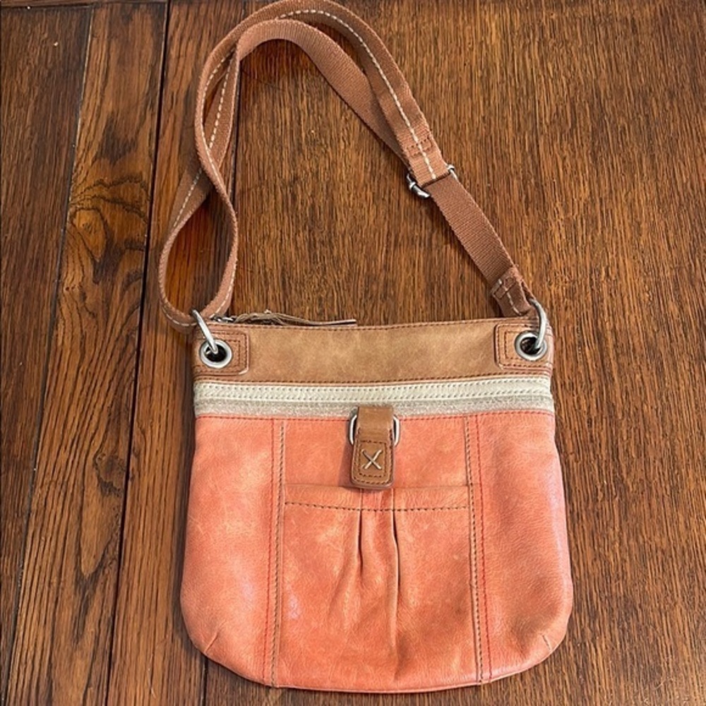 The Sak Papaya Kendra Leather Crossbody Shoulder Bag Convertible coral Brown